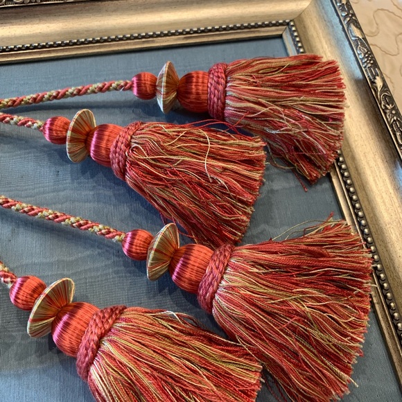Braemore set of Tassels - Picture 2 of 8